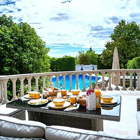 Fuege Luxury & Wellness Guest house