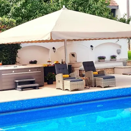 Fuege Luxury & Wellness Guest house Balatonfured