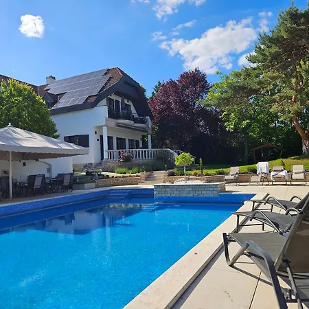 בית הארחה Fuege Luxury & Wellness באלאטונפורד