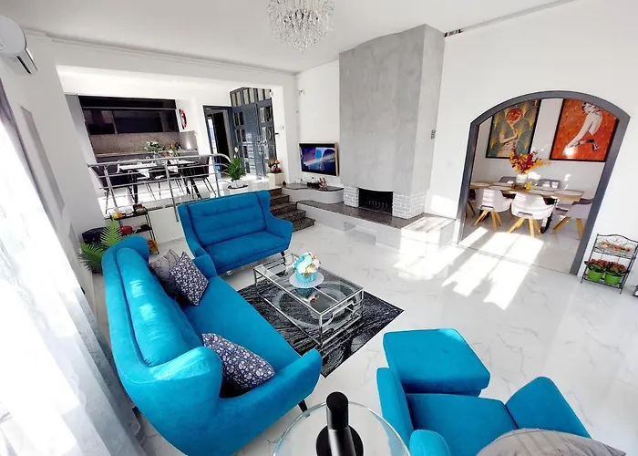 Fuege Luxury & Wellness באלאטונפורד