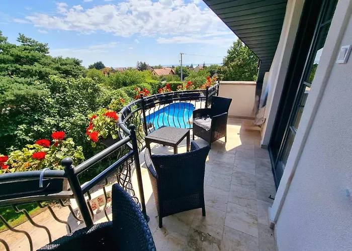 Fuege Luxury & Wellness 4* באלאטונפורד