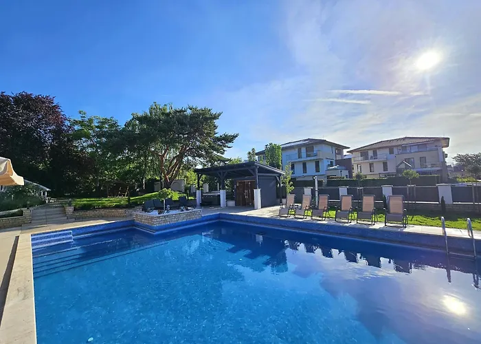 Fuege Luxury & Wellness באלאטונפורד