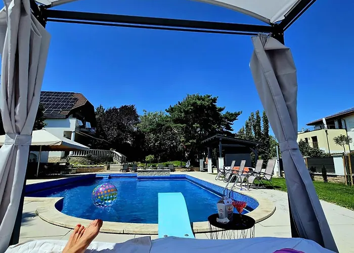 Fuege Luxury & Wellness 4* באלאטונפורד